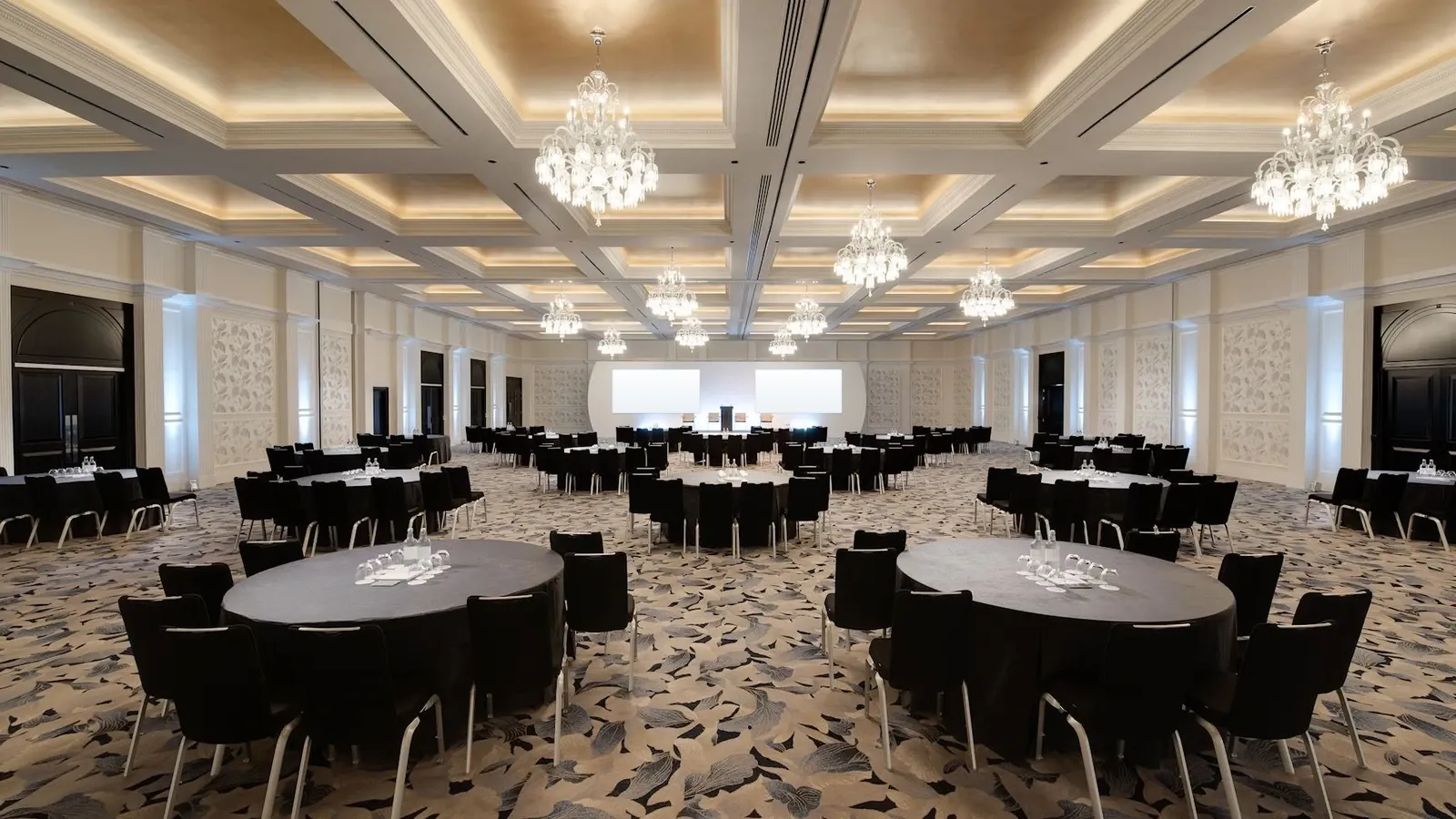 Karpet Wall to Wall Ballroom Hotel di Gresik - Alhijaz Carpet Karpet Wall to Wall Ballroom Hotel di Gresik - Alhijaz Carpet
